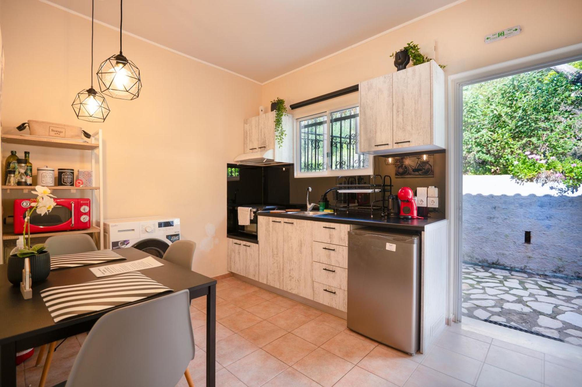 בארבאטי Sunrise View Apartments מראה חיצוני תמונה